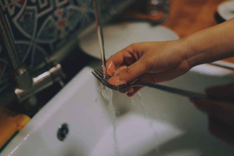 économiser l'eau pour la vaisselle