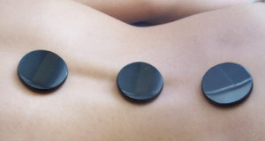 Massage aux pierres chaudes