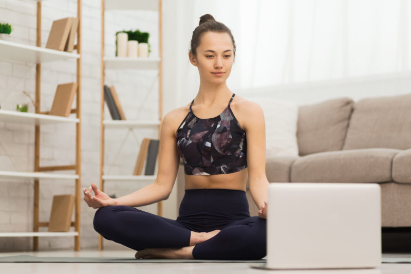 Cours de yoga en réalité augmentée