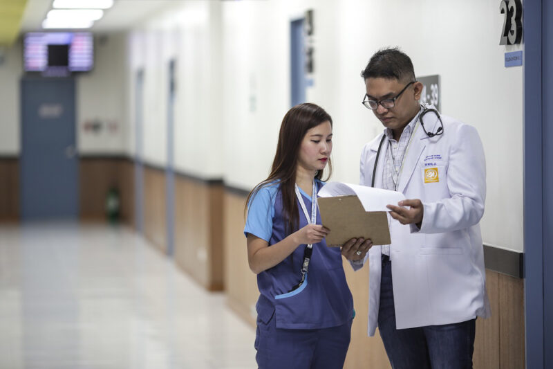 un médecin de garde à Paris