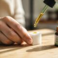 découvrez les différentes façons d'utiliser l'huile de cbd, dont la méthode consistant à la prendre sur un sucre, et les bienfaits associés.
