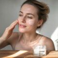 découvrez les bienfaits des cosmétiques au cbd pour une peau apaisée, hydratée et éclatante grâce aux propriétés naturelles du cannabidiol.